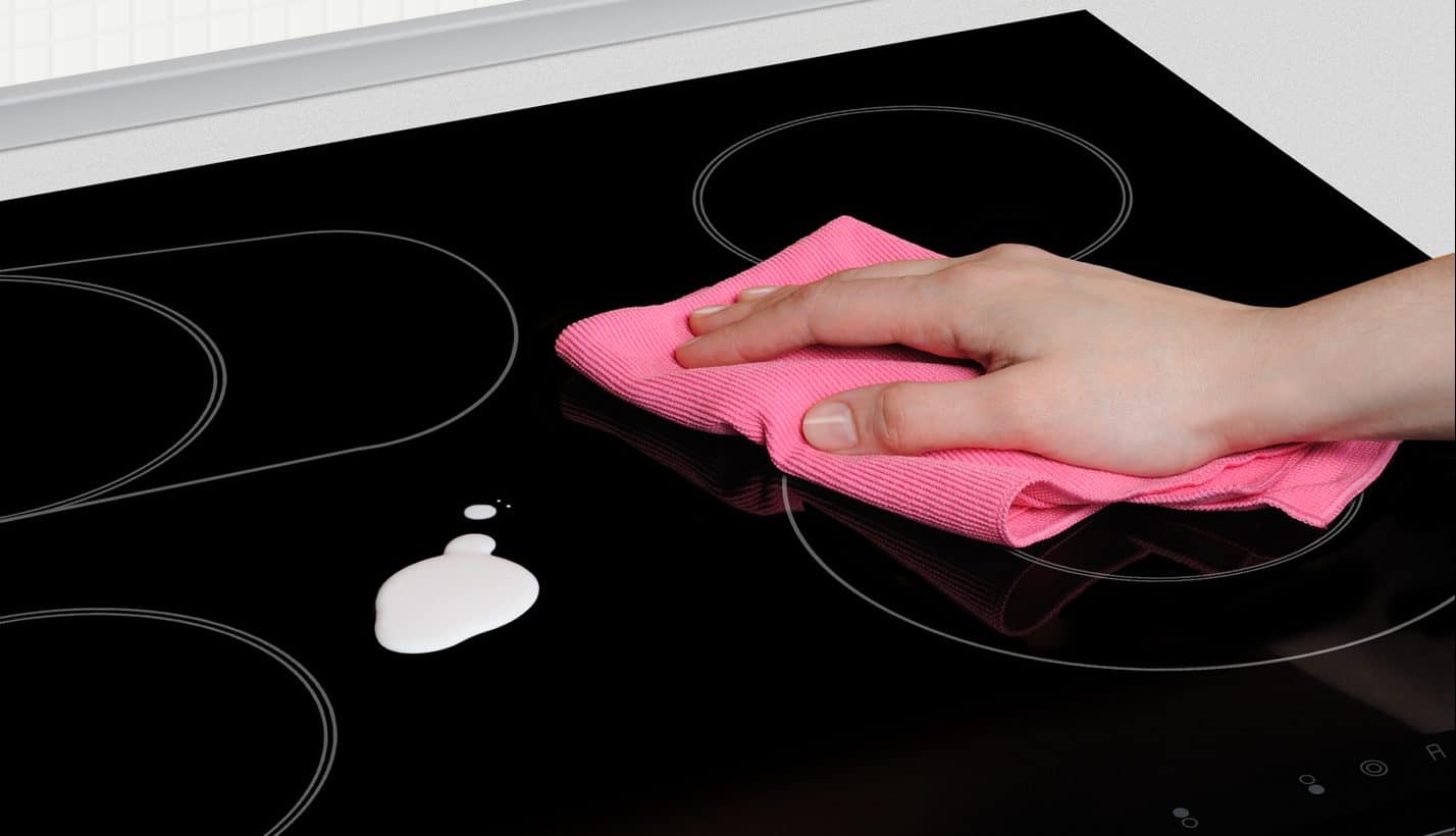 Comment enlever des taches noires sur du plastique ?