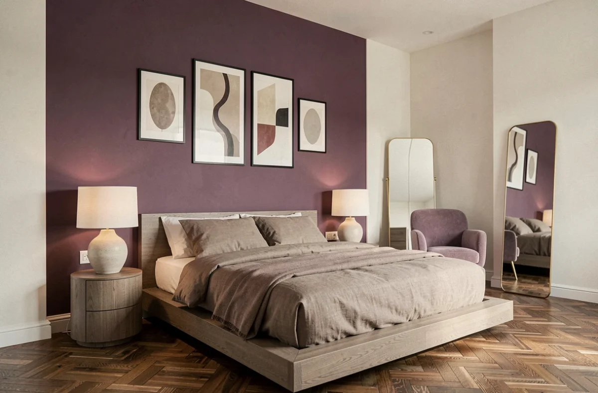 Chambre parentale avec mur d'accent mauve profond et literie en lin pour relancer la romantisme du couple